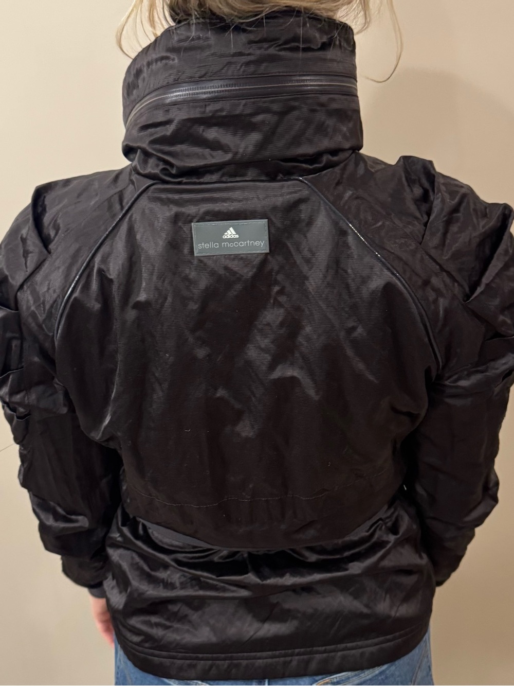 Stella McCartney Black Quilted High-Collar Puffer Jacket - Picture 2 of 6